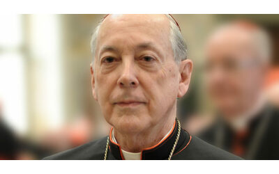 Conclave, il caso Cipriani. Sulla tomba di Bergoglio vestito da cardinale, ma Francesco gliel’aveva proibito