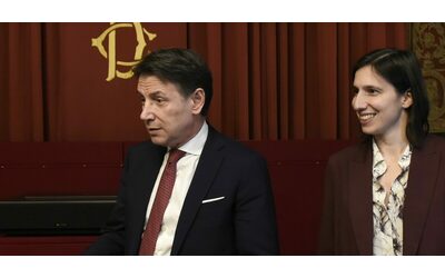 Conte e Schlein replicano agli attacchi di Meloni e Calenda: “Insulti dal partito trasversale delle armi? Una medaglia”