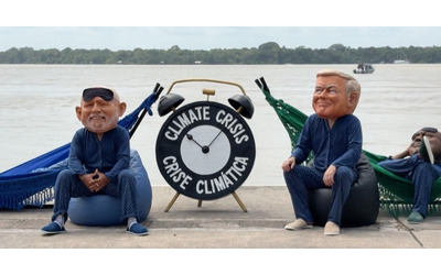 Cop30, la protesta in Brasile: attivisti di Oxfam con le maschere giganti dei leader mondiali