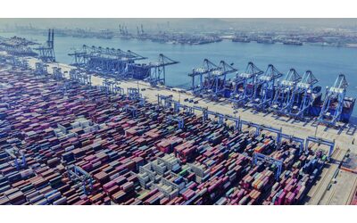 Corsa a spedire negli Usa prima dei dazi. Volano export e surplus cinesi in marzo