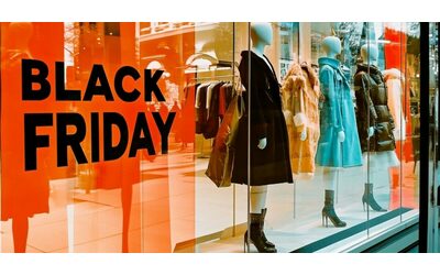 È corsa all’affare: ecco 5 capi abbigliamento e accessori che vale davvero la pena comprare per il Black Friday