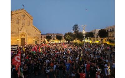 Corteo contro il Ponte a Messina: almeno 7mila in piazza. “Tutta la forza di questa gente per fermare i cantieri”