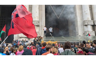 Corteo per Gaza a Milano, caos in Stazione Centrale: manganellate della polizia, lacrimogeni e turisti in fuga