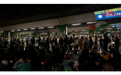 Corteo per la Flotilla a Milano, centinaia di persone in piazza: occupati i binari della stazione Cadorna – Video