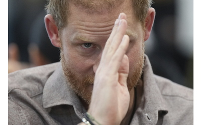 Crescere nella Famiglia Reale stato come vivere in Downton Abbey tra drammi intrighi e feste l per tutto vero L ultima stoccata del principe Harry che si prende anche una rivincita