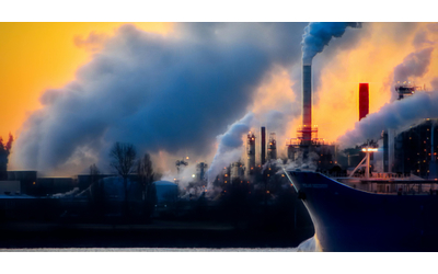 Crisi climatica, nel 2024 la concentrazione di Co2 nell’atmosfera più elevata da 800mila anni