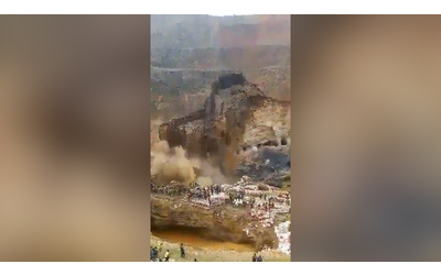 Crolla un ponte in una miniera di cobalto nella Repubblica Democratica del Congo almeno 32 morti Il video