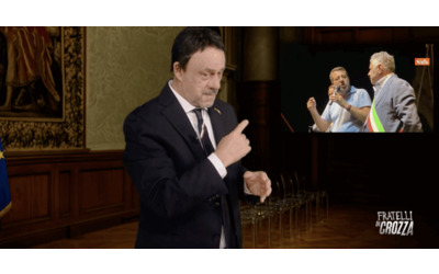 Crozza Salvini ricorda le promesse elettorali non mantenute     Spernacchiatemi