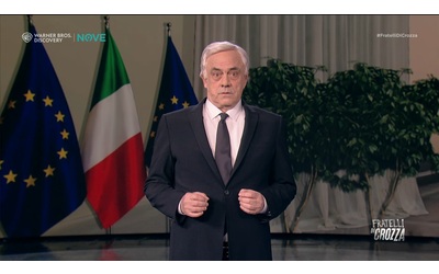 Crozza Tajani e la paura di rompere con Marina Berlusconi Forse la battaglia del pap agli italiani non interessa