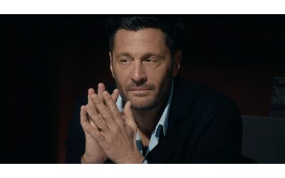 “Da bambino non camminavo per il morbo di Perthes. Non ho foto con le gambine bloccate, mamma ha buttato via tutto per lo choc”: parla Filippo Bisciglia