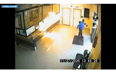 D fuoco al Comune di Gioia Tauro e al container di un cantiere edile incastrato dalle telecamere Video