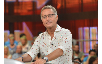 Da quello che sappiamo una delegazione Mediaset con in testa Pier Silvio Berlusconi si sta recando verso la fine del cammino di Compostela raggiunta da una di Affari Tuoi la battuta di Paolo Bonolis