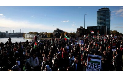 Dal massacro del 7 ottobre alla guerra a Gaza: come la crisi della Striscia ha diviso governo britannico e opinione pubblica
