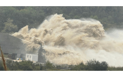 Dall Abruzzo alla Puglia gli allagamenti e i bacini stracolmi l acqua sprecata per evitare disastri prima dei mesi di siccit