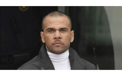 Dani Alves assolto in appello dall’accusa di violenza sessuale: era stato condannato a 4 anni