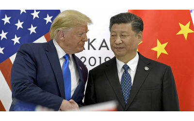 Dazi, la Cina: “Non abbiamo paura, gli Usa la smettano”. Trump: “L’inflazione cala, promessa mantenuta”