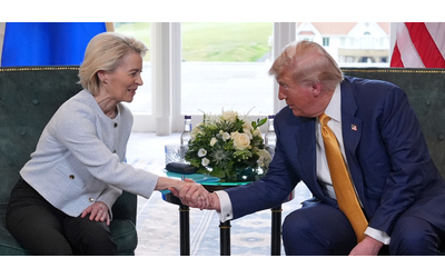 Dazi, Trump firma l’ordine esecutivo: l’entrata in vigore delle tariffe con l’Ue al 15% slitta al 7 agosto. E ora nel mirino c’è il Canada