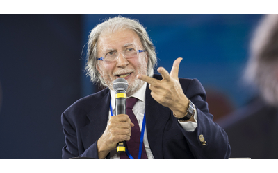 Ddl Sicurezza, le opposizioni contro la norma che dà mano libera ai servizi. Scarpinato (M5s): “Schedature di massa, come la polizia fascista”