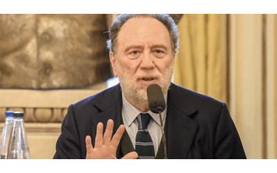 Desidero ringraziare tutti torner sul podio molto presto il maestro Riccardo Chailly rassicura sulle sue condizioni di salute rapidamente migliorate