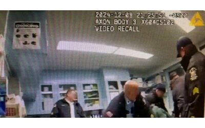 Detenuto muore dopo essere stato ammanettato e picchiato dagli agenti in un carcere di New York