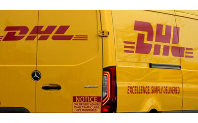 Dhl sospende le spedizioni negli Stati Uniti dei pacchi di valore. “Troppa burocrazia con i dazi”
