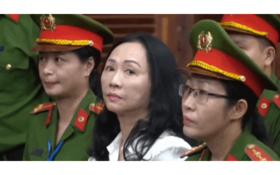 Diventa miliardaria mettendo a segno una delle frodi pi grandi della storia il tribunale mette in vendita i suoi yacht e due borse Birkin di Hermes per recuperare i soldi