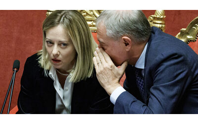 Divieto social per i minori, la bozza del governo con multe per i genitori. “Inaccettabili, sono parte lesa dall’algoritmo che alimenta la dipendenza”