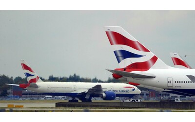 Donna muore in aereo dopo il decollo i passeggeri hanno trascorso 13 ore con un cadavere a bordo mentre si diffondeva un cattivo odore