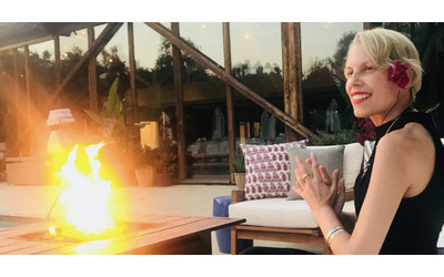 “Dopo la diagnosi di cancro terminale ho deciso di lasciare mio marito e sono andata a letto con 200 uomini. Così mi sono innamorata, di me stessa”: la storia di Molly Kochan