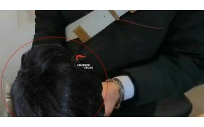 Droga sotto il parrucchino, spacciatore scoperto e arrestato 39enne dai carabinieri a Catania