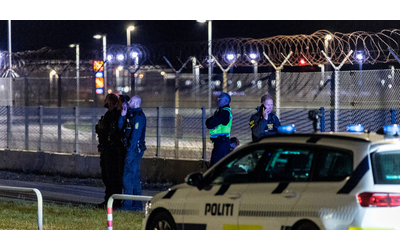 Droni nei cieli, chiusi per ore gli aeroporti di Copenaghen e Oslo. Zelensky: “Erano russi. Senza risposta, Mosca continuerà”