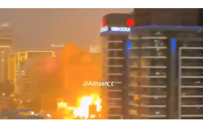 Dubai missile iraniano colpisce l isola artificiale Palm Jumeirah Quattro persone ferite