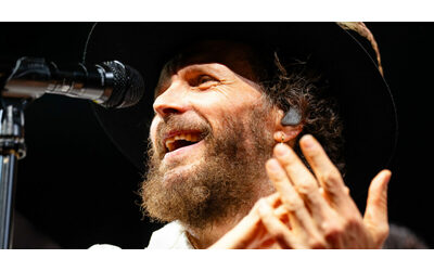“Elon Musk dice: chi controlla i meme, controlla il mondo. Viviamo in crisi di emergenza. Gli artisti in politica non smuovono nulla”: Jovanotti si racconta