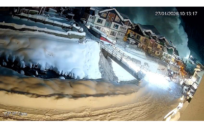 Enorme valanga seppellisce il villaggio di una localit turistica le impressionanti immagini