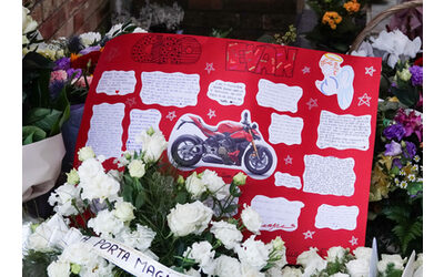 “Era un angelo”: Andrea Delogu e la sua famiglia danno l’addio a Evan. In forse la partecipazione della conduttrice a “Ballando con le Stelle”