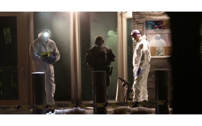 Esplosione davanti all ambasciata Usa a Oslo il video dei danni a uno degli ingressi della sede