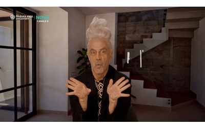 “Euro=massa del mi piace al quadrato”: Crozza nei panni del professore di fisica Schettini. L’ironia dopo le polemiche contro il docente e l’ospitata a Sanremo