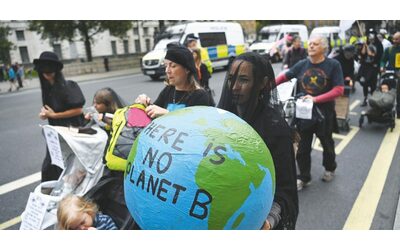 Extinction Rebellion, il Tar Lazio conferma l’allontanamento da Roma di una attivista per aver partecipato ad un sit-in