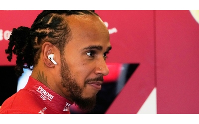 F1, Hamilton parla dopo il debutto ufficiale in Ferrari: “La macchina è diversa, ma mi piace molto guidarla. Ho già imparato una cosa”