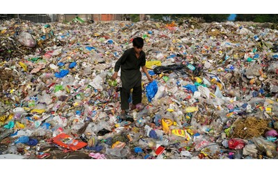 Falliscono i negoziati per il primo trattato internazionale contro l’inquinamento da plastica. I paesi produttori di petrolio si oppongono
