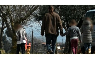 Famiglia nel bosco, il papà: “Non organizzate presidi o proteste”. Rafforzata la tutela alla presidente del Tribunale minacciata