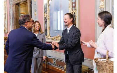 Famiglia nel bosco La Russa incontra i genitori e frena Decisioni giudici non in discussione Catherine in lacrime Vogliamo tornare insieme