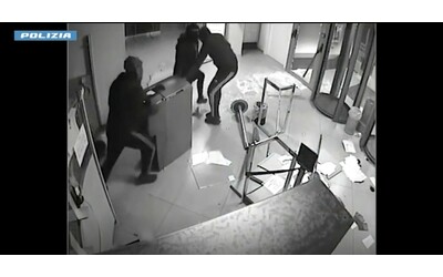 Ferirono 2 agenti dopo una rapina in banca a Caserta, 5 uomini arrestati in Bosnia
