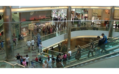 Fermato ladro seriale 89enne prima foto segnaletica nel 1974 L uomo tradito dallo zaino schermato