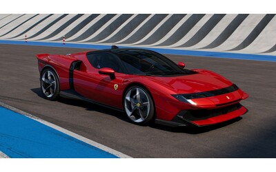 Ferrari 849 Testarossa, debutta a Milano la nuova Rossa ibrida plug-in da 1050 cavalli – FOTO
