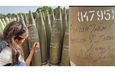 “Finiteli”: Nikki Haley va in Israele e lascia la sua ‘dedica’ su una bomba che inneggia ai raid su Gaza