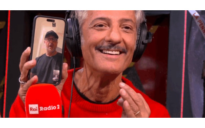 Fiorello telefona a Corona in diretta Fabrizio tu mi fai paura L ex re dei paparazzi Mi chiama mezzo mondo ma io per te L unico vero pulito e onesto in questo lavoro