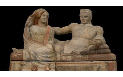 Firenze restaurata l Urna del Bottarone a 60 anni dall alluvione la nuova vita degli sposi etruschi al Maf