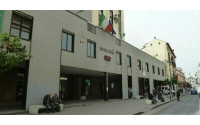 Firme false per le elezioni a Giugliano, indagati anche due parlamentari tra cui un componente dell’Antimafia