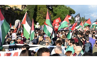 Flotilla, i due leader della missione portati in Israele. Presidio davanti alla Farnesina per il rilascio di Thiago e Saif: alle 12 conferenza stampa